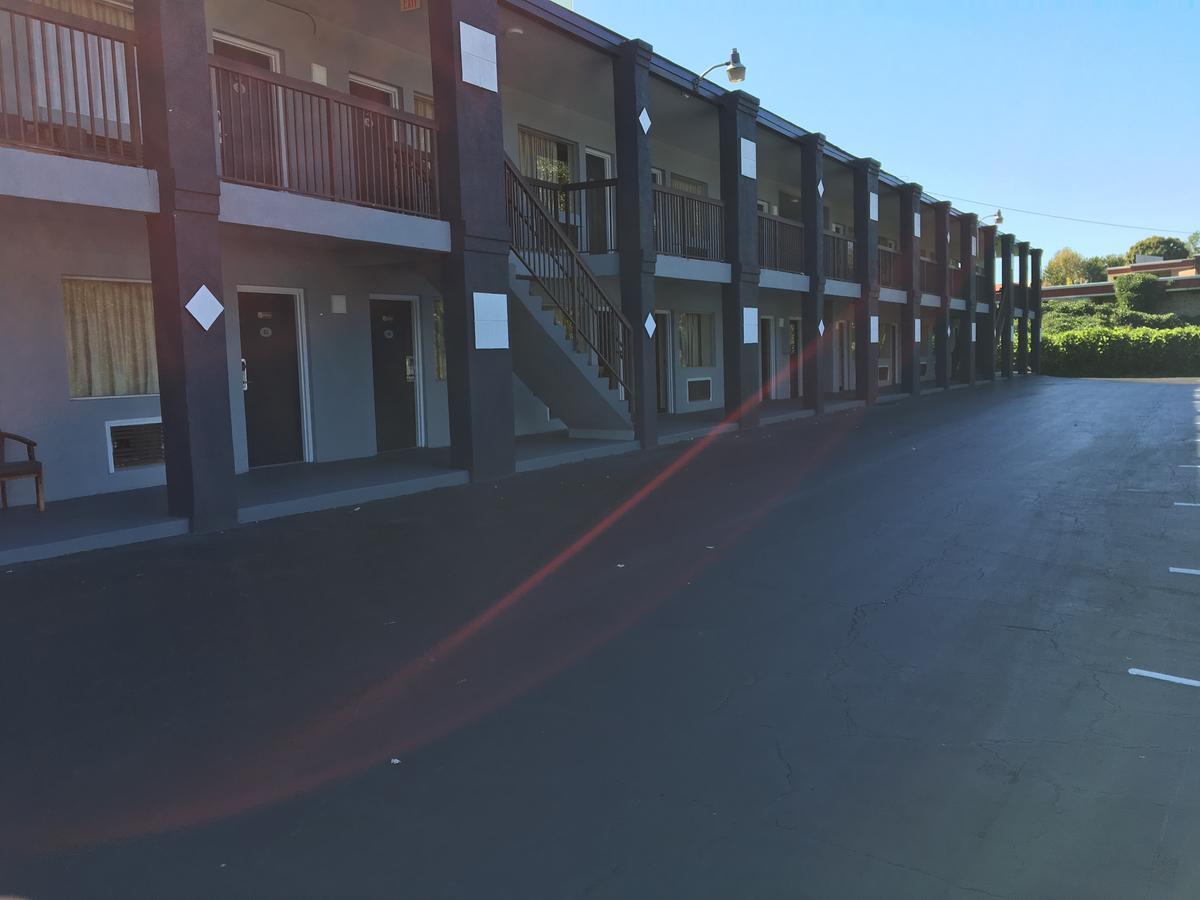 Motel Fulton *